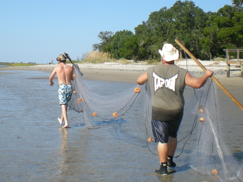 Must have been a lot of the tasty crustaceans around since there were lots of folks seining for them...