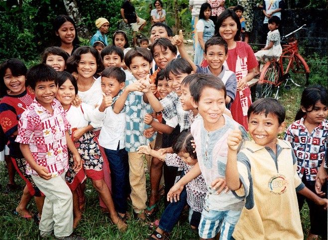 This cheerful mob are enjoying a Moslem festival, and at the same time are thanking 'Bapak' (me) for the party I threw the previous month by mobbing me to take their picture.