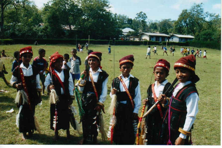 Independence Day celebrations - dance group, Dolumolo school, 2003