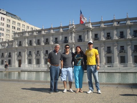 In front of the Government house. Tulio-Mateo-Clemencia-Lucas