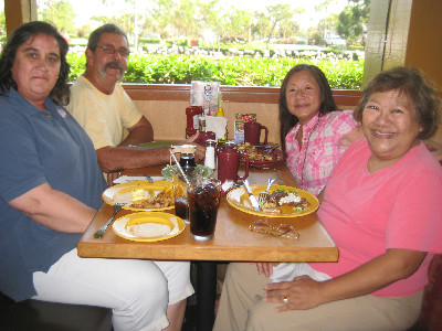 Kathi and Robert visiting from Australia had breakfast with Sharon (Shosho) and me