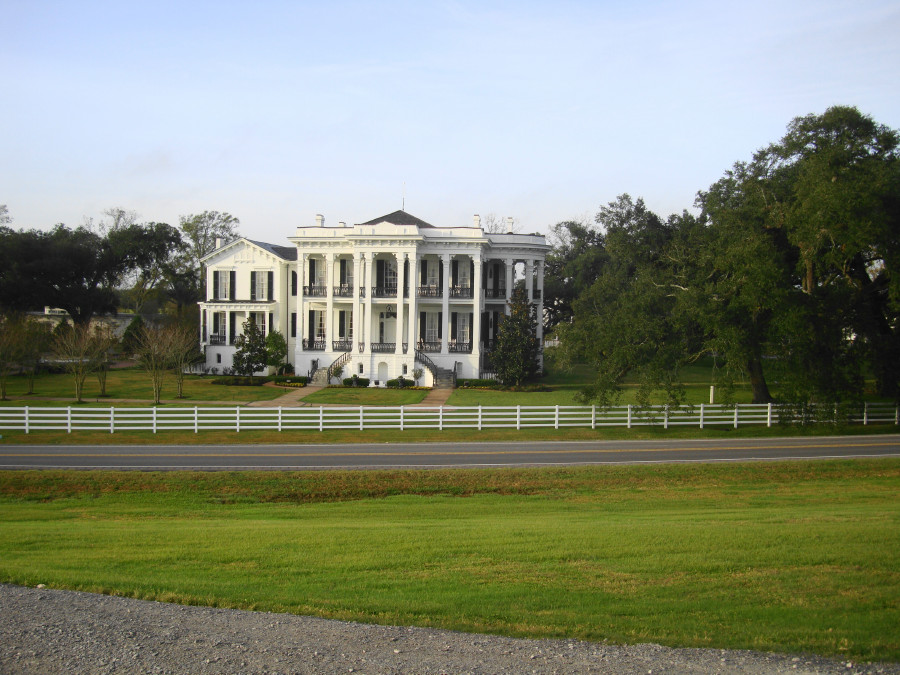 An antebellum plantation home between Baton Rouge and New Orleans.