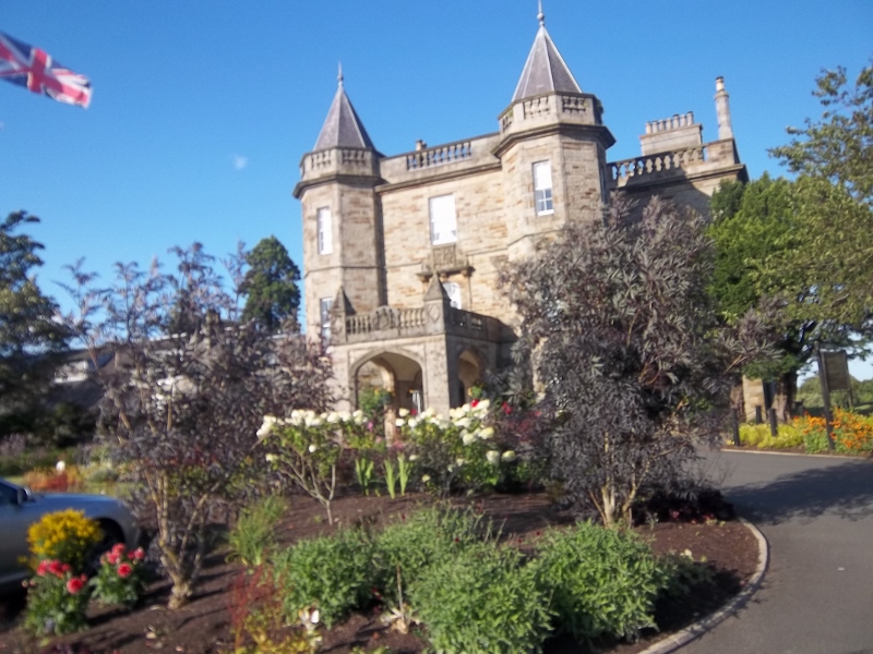 The hotel was also a country club and golf course.  Two weddings were held there during our three day stay.  