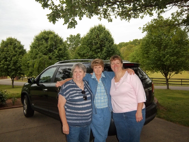 Sue, Jackie and Sarah Beth heading out to the quilt show.  