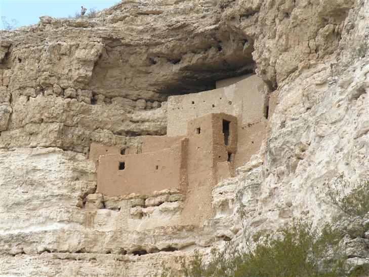 We stopped here on the way from Phoenix to Sedona. Interesting cliff dweller structures.