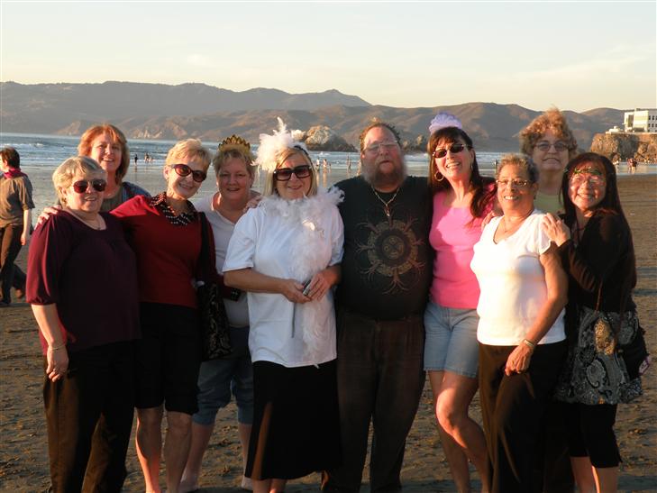 L-R Sue, Martha, Kathy, Linda, Jane, Keith, Vici, Ouima, Lynne, shosho ... Yes, Rob is taking the picture ... he had everybody's cameras.