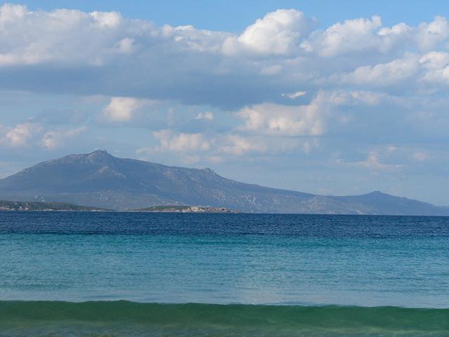 Mount Many Peaks across the bay from Two Peoples Bay.