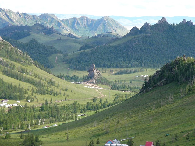 I zoomed in for this photo as the hills were amazing. If you look at the previous photo you will notice that this is a small part of that scenery.