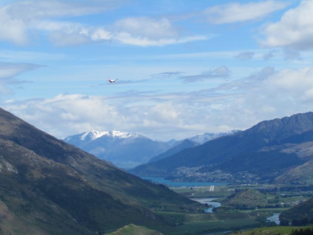 Different plane but heading towards Queenstown airstrip.