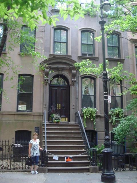 Marg dragged me kicking and screaming down town so we could see the house used in "Sex And The City".