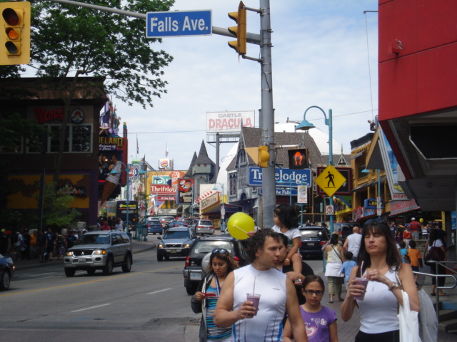 The streets on the Canadian side have lots of attractions like a theme park.