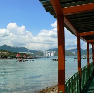 Open-air Chinese restaurant overlooking the little bay.