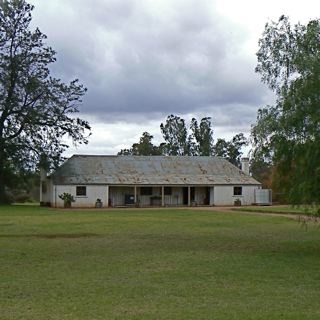 This old slabside homestead is just outside Dubbo - a well-preserved relic of the past.
It is well worth a visit.