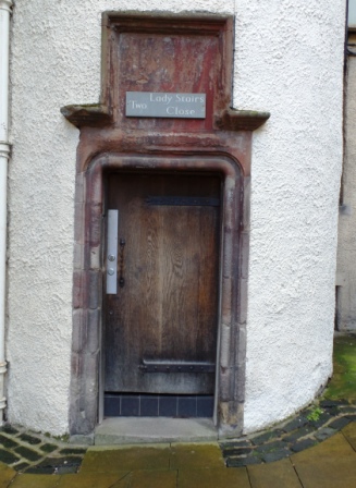 A door along the walk to the castle.