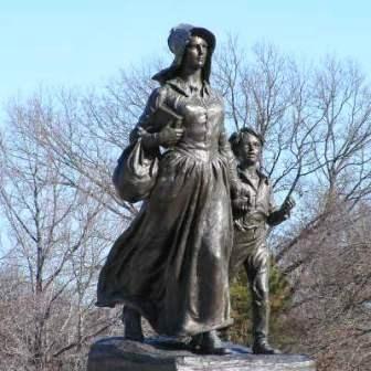 Pioneer Woman Statue