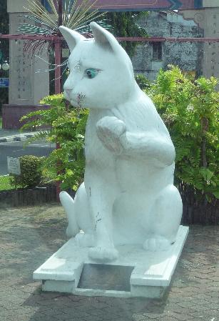 Kuching means 'cat' and there were lots of cat statues here (where is Keith?)