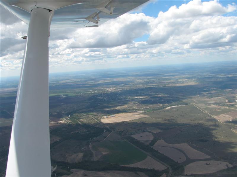 The river marks the boarder between New South Wales (left, south) and Queensland (right, north)