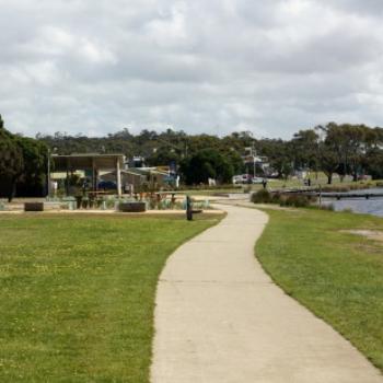 <b>5927 picnic shelter, Anglesea Beach, Victoria, 25th Oct09 Kate/Sydney </b>