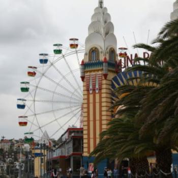 9021  Luna Park behind the palms, Apr'09 Kate/Sydney