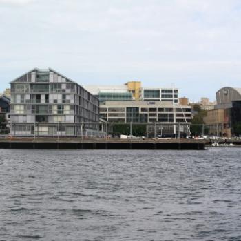 9519 ex warehouses now apartments, from ferry to Darling Harbour with Keith & Lynne, 7th Apr'09, Kate/Sydney