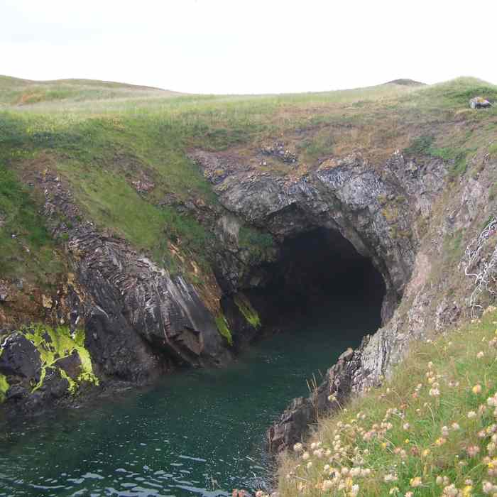 <b>Cave Eilan Neave Scotland</b>