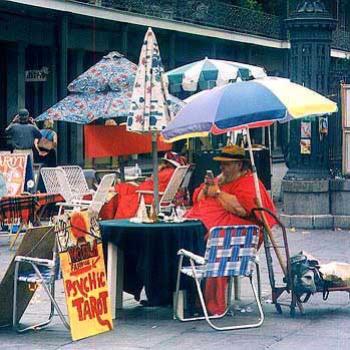 <b>Sidewalk fortune teller in New Orleans / kr NC</b>