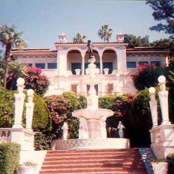 <b>Hearst Castle, near San Simeon in California, was built by publishing giant William Randolph Hearst, taking 28 yrs. to build. Hearst often hosted the movie stars of the "golden era" in the 1930s-40s.</b>