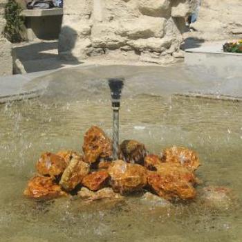 Fountain in park, Avignon, France