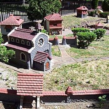 <b>Tudor Village, Fitzroy Gardens, Melbourne / dino</b>