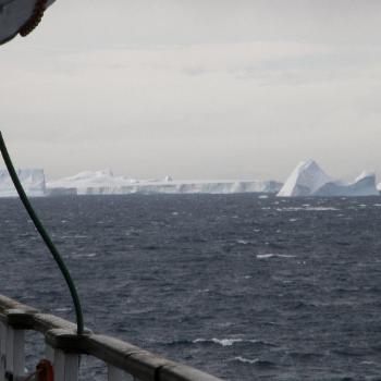 <b>Iceberg Alley - Antartica</b>