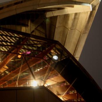 <b>9213 looking up at Sydney Opera House, Apr'09 Kate/Sydney</b>