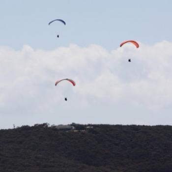 <b>5934 Paragliding over Anglesea Beach, Victoria, 25th Oct09 Kate/Sydney </b>