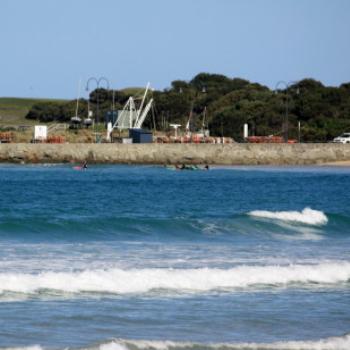 <b>6288 kayaks near the breakwater wall, Apollo Bay, GORd, Victoria, 26th Oct'09 Kate/Sydney</b>