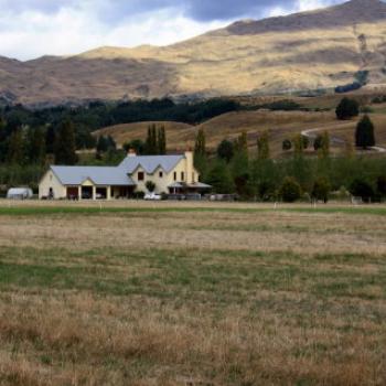 4093  property outside Queenstown, Sth Is, NZ Kate/Sydney