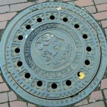 <b>Manhole Cover, Darmstadt, Germany (Ian/Sydney)</b>