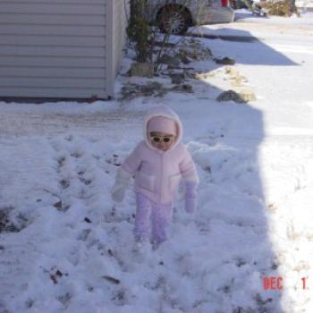 <b>Lorissa in the first snow of the season 2006</b>