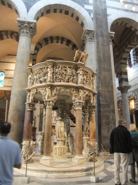 The pulpit, carved by Giovanni Pisano, a medieval masterpiece made between 1302-1310.