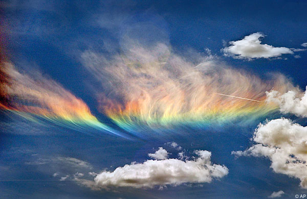 





THIS IS A FIRE RAINBOW - THE RAREST OF ALL NATURALLY OCCURRING ATMOSPHERIC PHENOMENA. 

THE PICTURE WAS CAPTURED THIS WEEK ON THE IDAHO/WASHINGTON BORDER. 

THE EVENT LASTED ABOUT 1 HOUR. 

CLOUDS HAVE TO BE CIRRUS, AT LEAST 20K FEET IN THE AIR, WITH JUST THE RIGHT AMOUNT OF ICE CRYSTALS AND THE SUN HAS TO HIT THE CLOUDS AT PRECISELY 58 DEGREES. 



THIS IS A FIRE RAINBOW - THE RAREST OF ALL NATURALLY OCCURRING ATMOSPHERIC PHENOMENA. 

THE PICTURE WAS CAPTURED THIS WEEK O