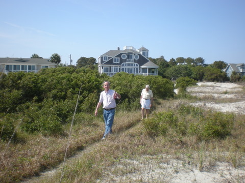 Hal and Jaime strolling to the beach (Kathy and Rob's wonderful house is directly behind them.)