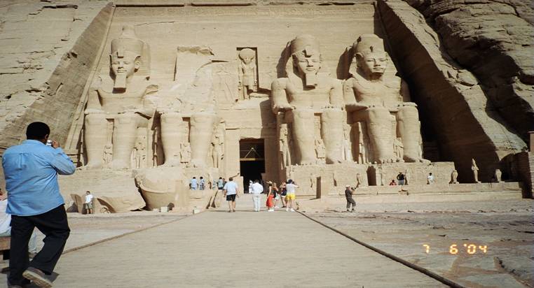 great area  TEMPLE of abo simbl 1000 km south cairo the capital of egypt since more than 4000 years