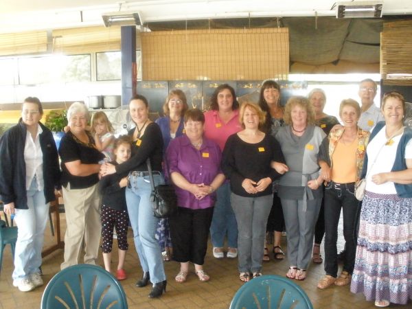 From left: Sharon, June with Laura, Kate & Leia, me, k(Kerrie), Katitude (Kathi), Gail, Vici, Suzy, Bluey, Broni, Ian & Lizzy