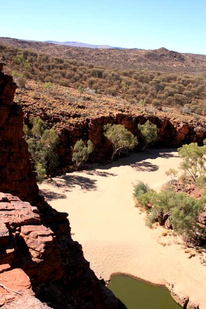 See those Purple Hills and that Red red sand, The golden spinifex... Maybe you'll understand.. why theres somethind deep inside of me I feel it in my bones. It's the spirit of the country , the place that I call home.(Written by Pete Chambers)