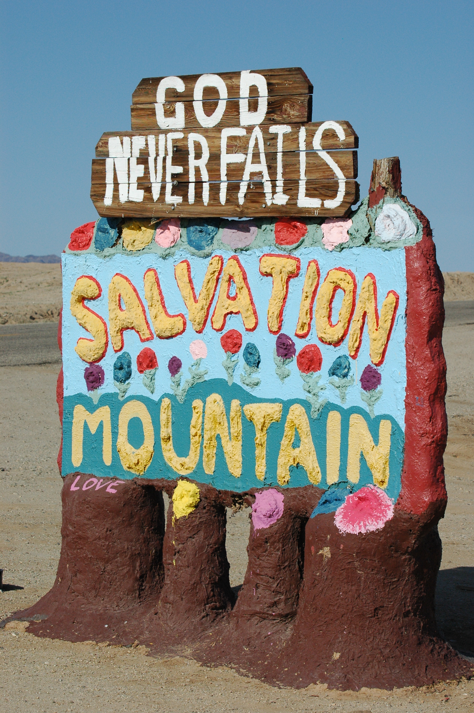 The sign for Salvation Mtn