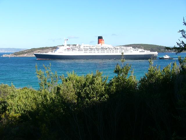 The beautiful grande old lady of the sea, the QE2 leaving Albany through the Channel.