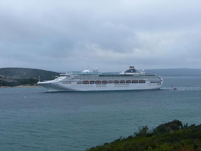 The cruise ship the Sun Princess leaving Albany Harbour through the Channel to head towards the east coast.