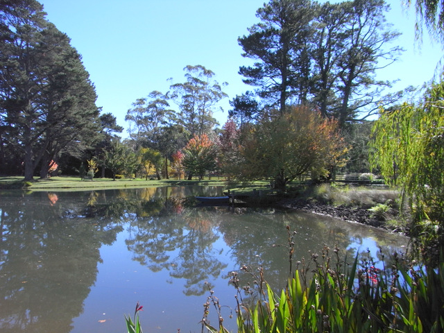 Another aspect of the lake