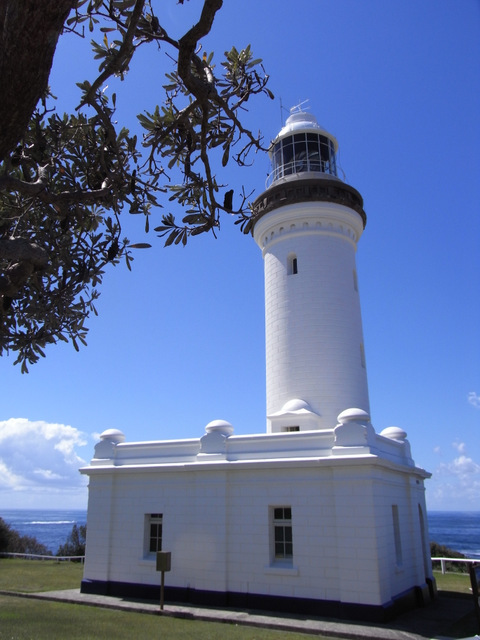 The light station was officially designed by Charles Harding but credited to James Barnet who also designed Sydney GPO and many other public buildings.